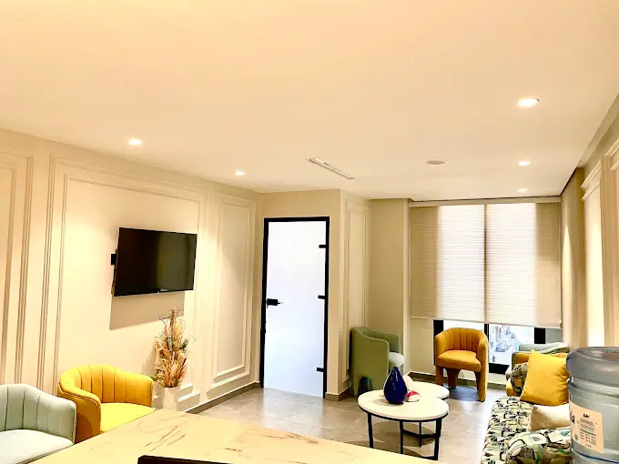Cabinet 1